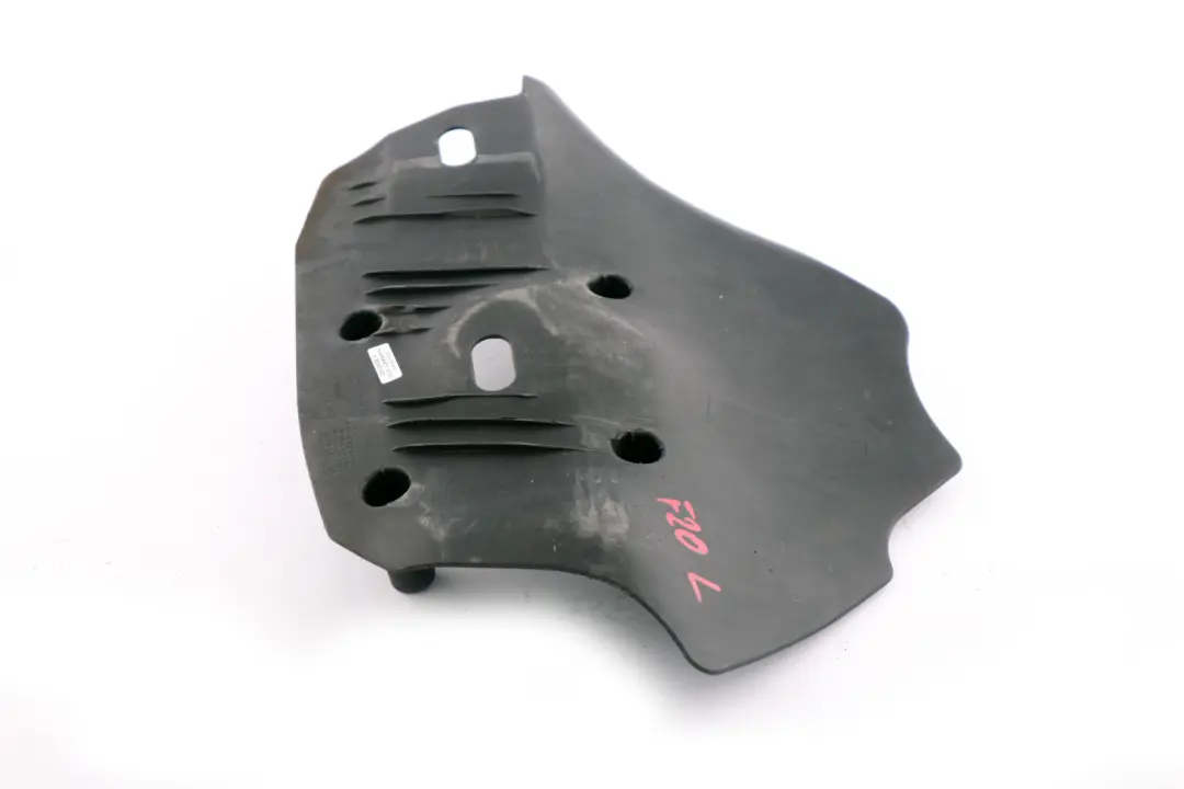 Osłona Wahacza Podwozia Lewy Tył do BMW F20 F21 F30 o numerze 6796137 BMW F20 F21 F30 Osłona Wahacza Podwozia Lewy Tył - SKU 6796137 - Numer Części 6796137