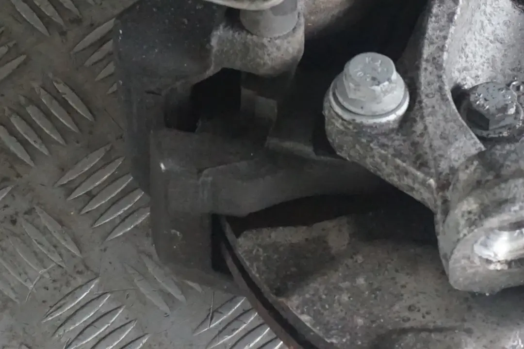 BMW E90 320d ed N47N Suspensión delantera izquierda Deportiva Muelle - SKU 6796159 - Número de pieza 6796159