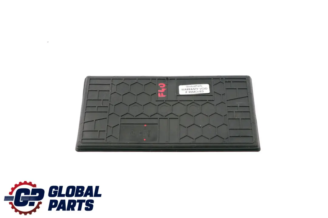Inserto Gomma Console Centrale per BMW F40 con numero di parte 6823571 BMW F40 Inserto Gomma Console Centrale - SKU 6823571 - Numero di parte 6823571