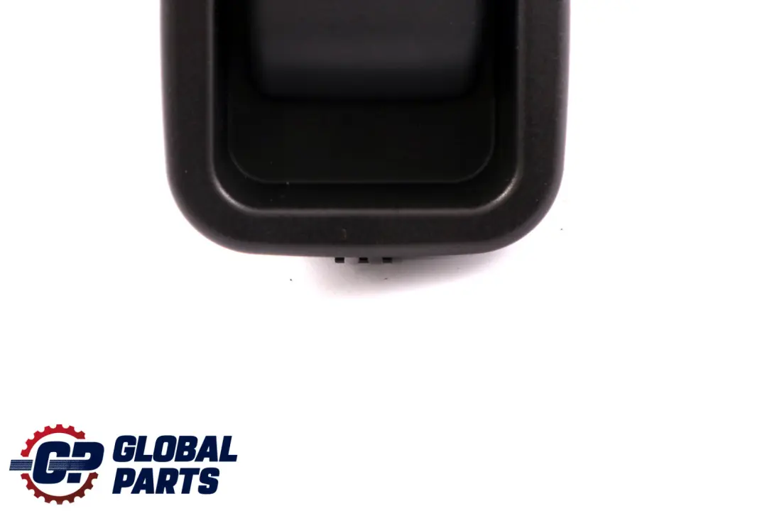 Gniazdo Zapalniczki do BMW E60 E81 E87 E90 E91 F20 F30 o numerze 6843098 BMW E60 E81 E87 E90 E91 F20 F30 Gniazdo Zapalniczki - SKU 6843098 - Numer Części 6843098