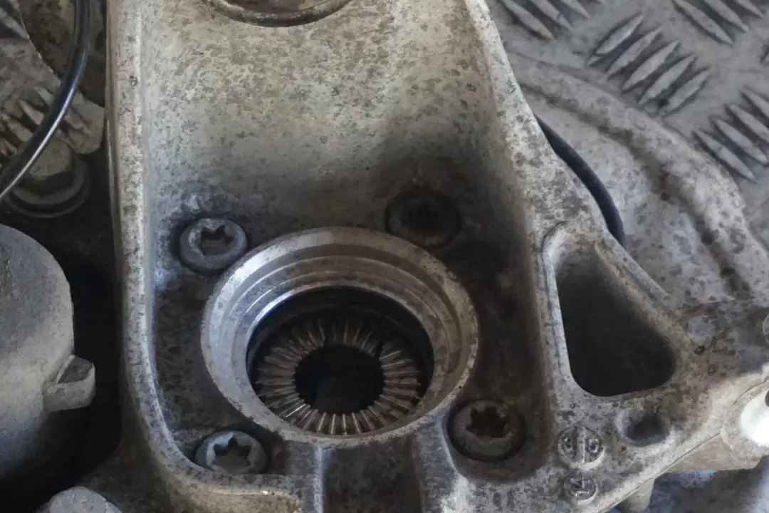 BMW Mini Cooper D F56 B38 116hp Front Right O/S Leg Brake Suspension Hub - SKU 6852412-1 - Part number 6852412