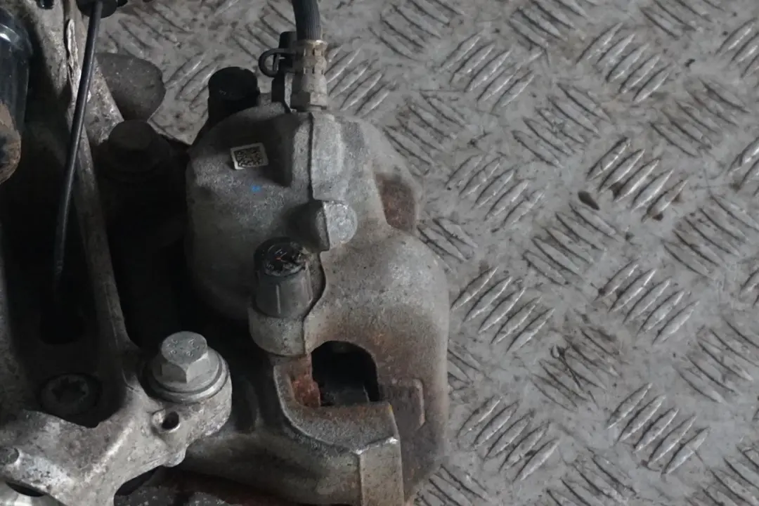 N47N Front Right O/S Suspension Leg Spring Strut Axle Hub to BMW 2 Series F22 220d with Part number 6862171 BMW 2 Series F22 220d N47N Front Right O/S Suspension Leg Spring Strut Axle Hub - SKU 6862171 - Part number 6862171