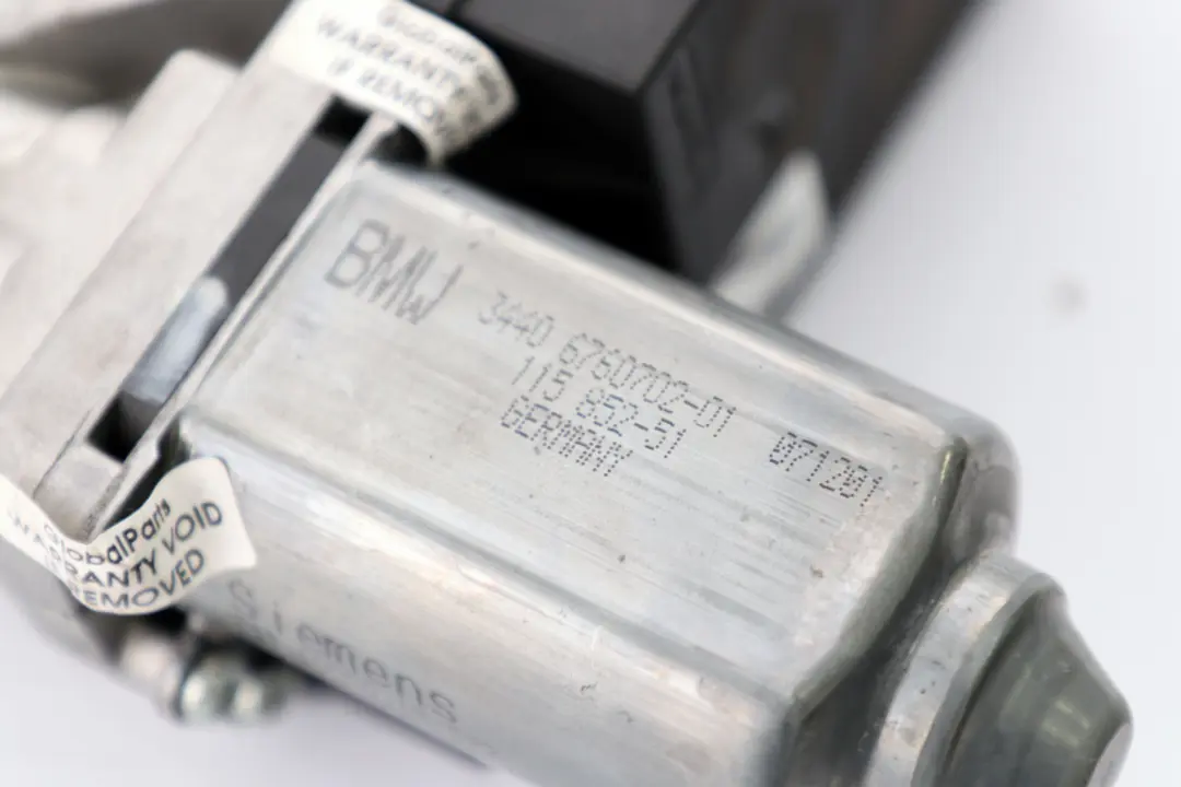 Parkbremsmotor Notbetätigung Steuergerät 6760702 für BMW 7 er E65 mit Teilenummer 6862906 BMW 7 er E65 Parkbremsmotor Notbetätigung Steuergerät 6760702 - SKU 6862906 - Teilenummer 6862906
