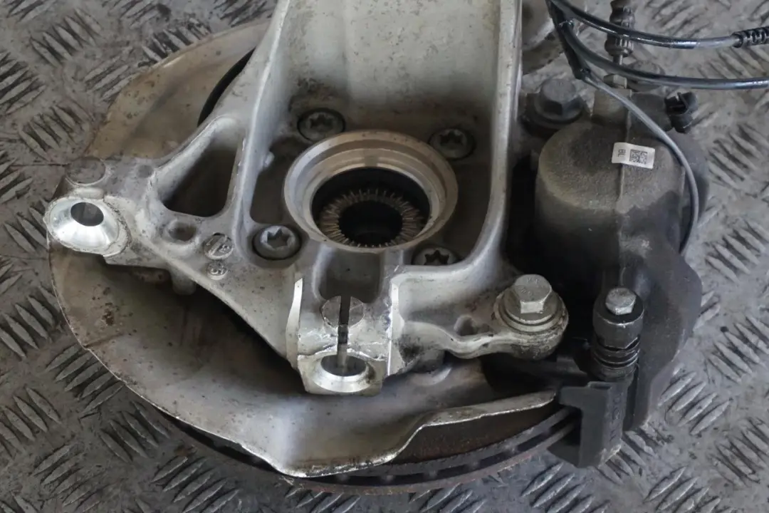 B38 1.5 136hp Anteriore Sinistra Gamba Freno Sospensione Mozzo per Mini Cooper F55 con numero di parte 6870817 Mini Cooper F55 B38 1.5 136hp Anteriore Sinistra Gamba Freno Sospensione Mozzo - SKU 6870817 - Numero di parte 6870817