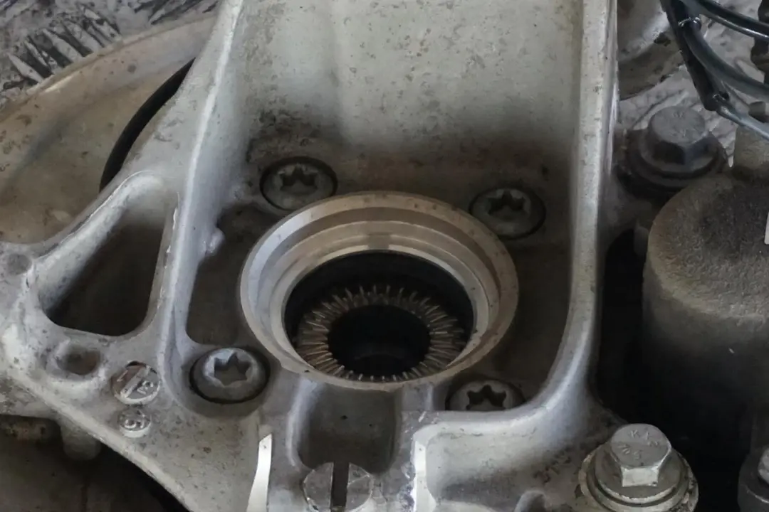 B38 1.5 136hp Vorne Links Bein Bremsenaufhängung Nabe für Mini Cooper F55 mit Teilenummer 6870817 Mini Cooper F55 B38 1.5 136hp Vorne Links Bein Bremsenaufhängung Nabe - SKU 6870817 - Teilenummer 6870817