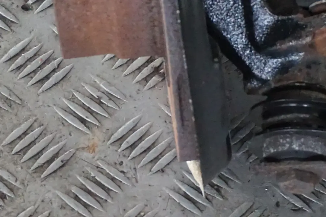 Left N/S Leg Spring Strut Hub Caliper to BMW 1 Series F20 116d ed Rear with Part number 6873724 BMW 1 Series F20 116d ed Rear Left N/S Leg Spring Strut Hub Caliper - SKU 6873724 - Part number 6873724