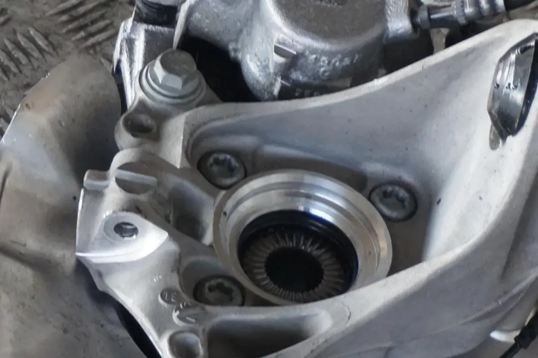 BMW 1 er F40 118i B38C Stoßdämpfer Federbein Schwenklager Vorn Rechts - SKU 6877058 - Teilenummer 6877058