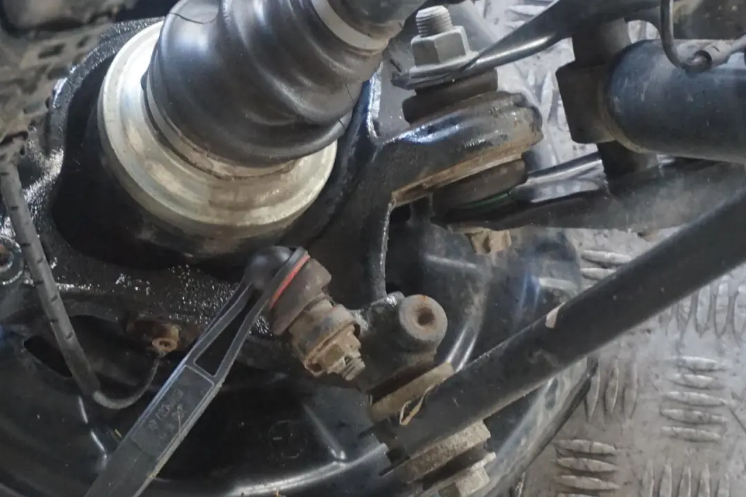 M140i B58 340PS M Sport Federbein Radträger Schwenklager Hinten Links für BMW 1 F20 mit Teilenummer 6880945 BMW 1 F20 M140i B58 340PS M Sport Federbein Radträger Schwenklager Hinten Links - SKU 6880945 - Teilenummer 6880945