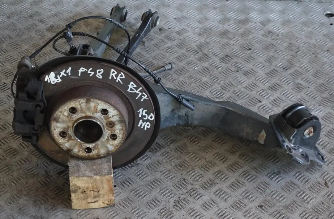 BMW X1 Seria F48 18d B47 Zwrotnica Piasta Tarcza Hamulcowa Tylny Prawy - SKU 6898964-1 - Numer Części 6898964