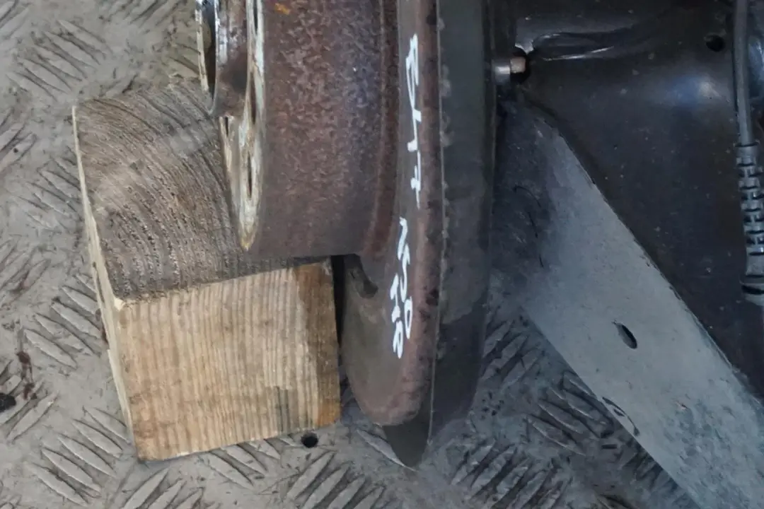 Seria F48 18d B47 Zwrotnica Piasta Tarcza Hamulcowa Tylny Prawy do BMW X1 o numerze 6898964 BMW X1 Seria F48 18d B47 Zwrotnica Piasta Tarcza Hamulcowa Tylny Prawy - SKU 6898964-1 - Numer Części 6898964