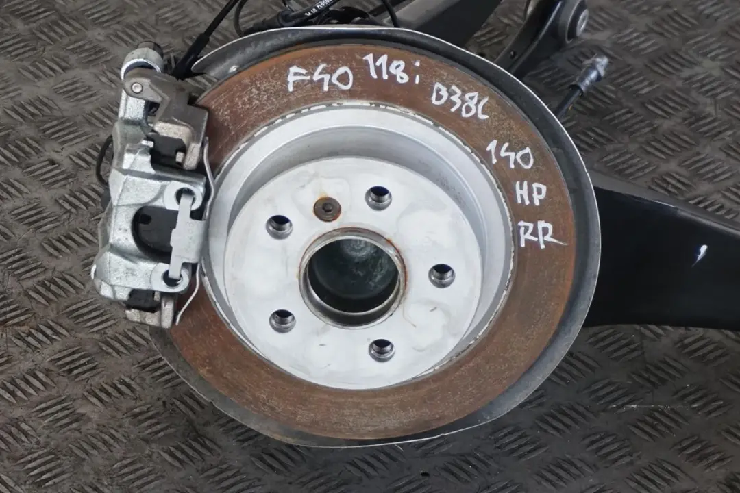 B38C Zwrotnica tarcza prawa 140HP do BMW F40 118i o numerze 6898964 BMW F40 118i B38C Zwrotnica tarcza prawa 140HP - SKU 6898964 - Numer Części 6898964