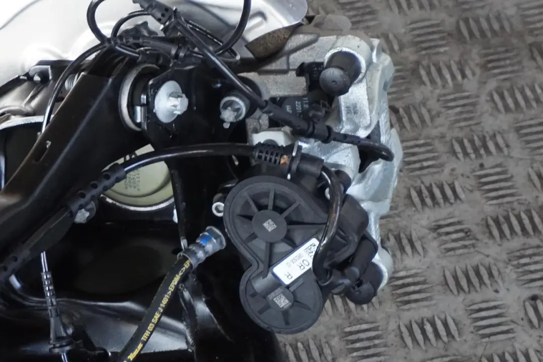 BMW F40 118i B38C Zwrotnica tarcza prawa 140HP - SKU 6898964 - Numer Części 6898964