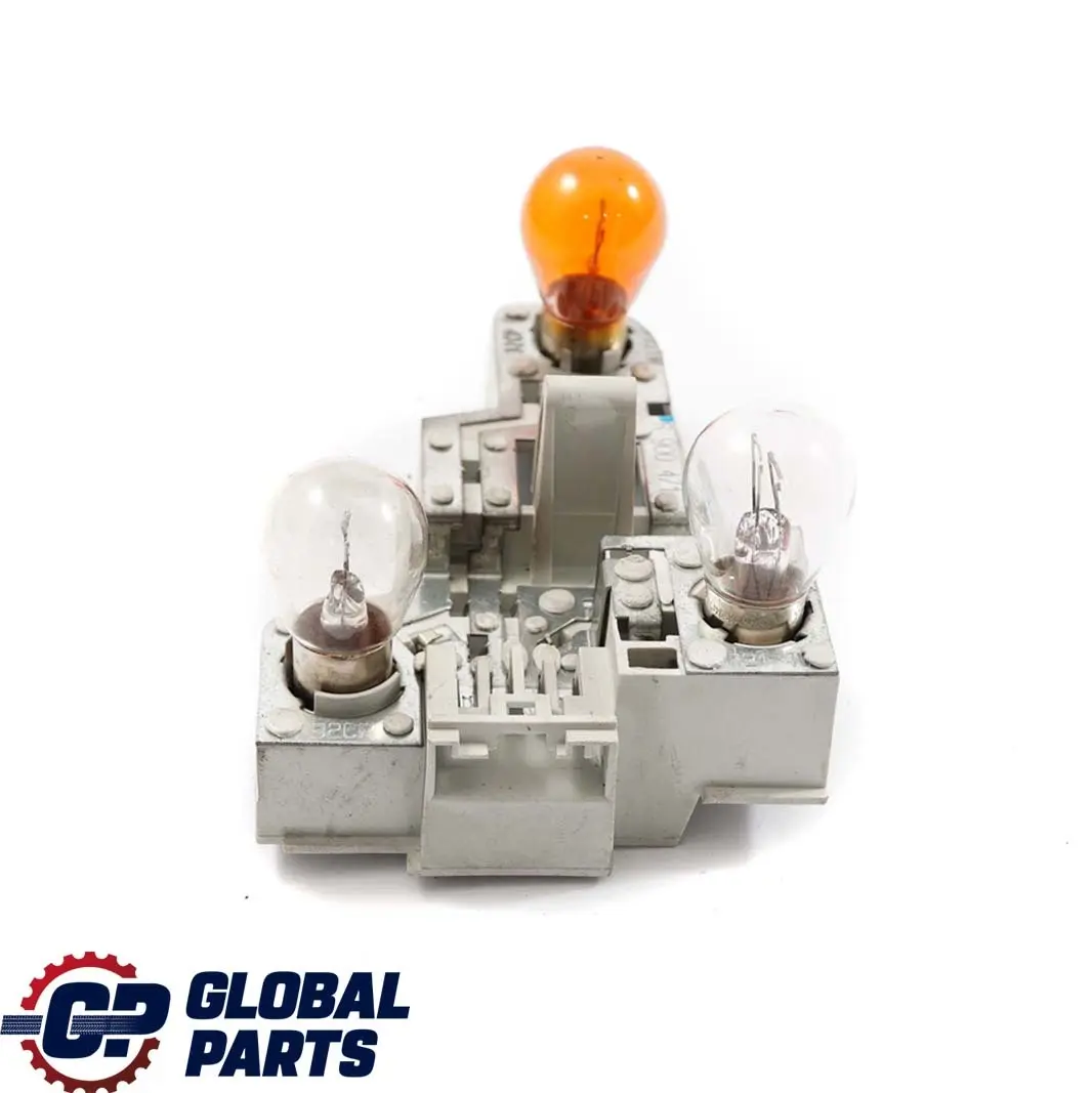 Heckleuchte Lampenträger Links Blinker Weiss für BMW 3 E46 Touring Kombi mit Teilenummer 6900471 BMW 3 E46 Touring Kombi Heckleuchte Lampenträger Links Blinker Weiss - SKU 6900471 - Teilenummer 6900471