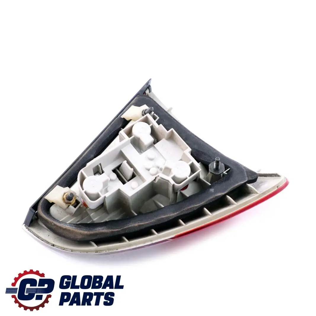 Fanale Posteriore Pannello Laterale Destra Bianco per BMW E46 Touring con numero di parte 6900474 BMW E46 Touring Fanale Posteriore Pannello Laterale Destra Bianco - SKU 6900474 - Numero di parte 6900474