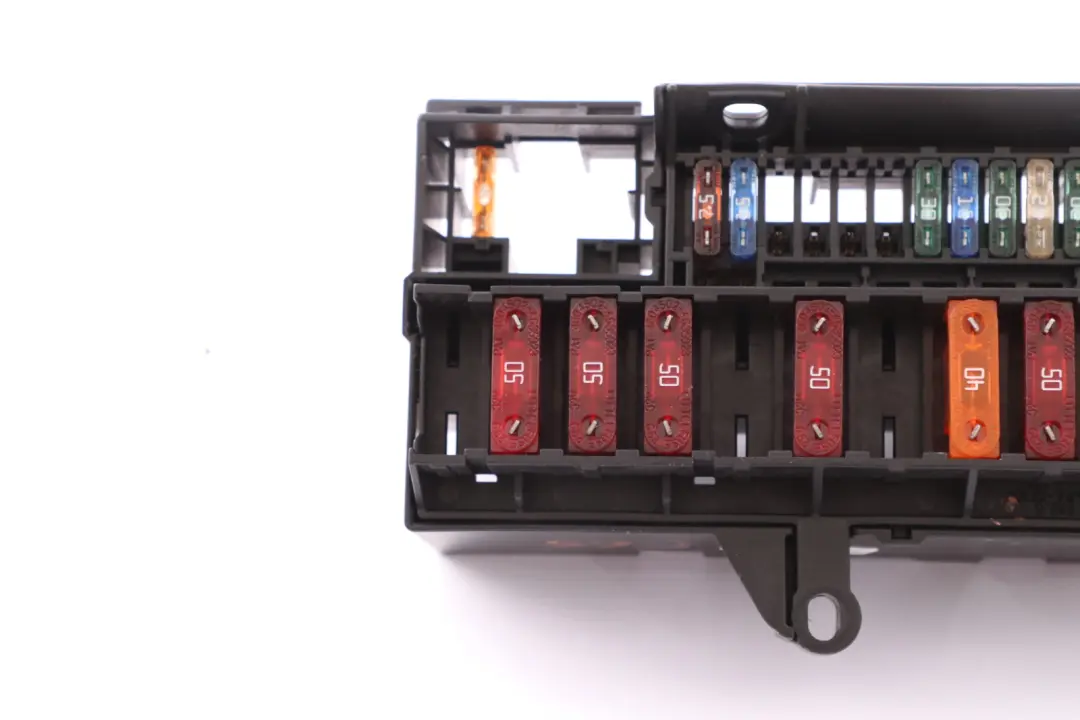 Fuse Board Power Distribution Box para BMW E65 E66 con número de pieza 6900582 BMW E65 E66 Fuse Board Power Distribution Box - SKU 6900582 - Número de pieza 6900582
