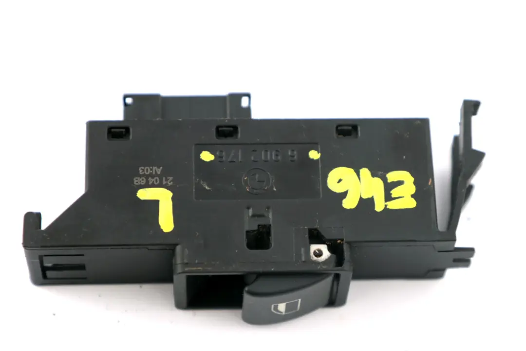 Interruttore elettrico Alzacristalli Anteriore Passanti Nero per BMW 3 E46 con numero di parte 6902176 BMW 3 E46 Interruttore elettrico Alzacristalli Anteriore Passanti Nero - SKU 6902176 - Numero di parte 6902176