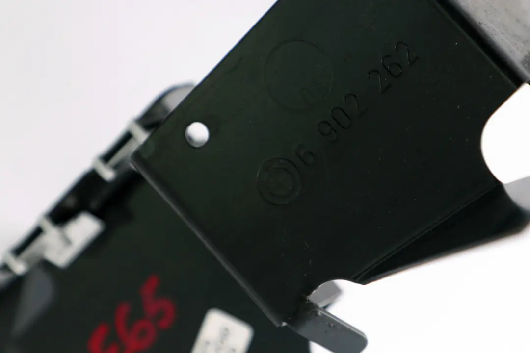 Grundträger Vorne Schwarz für BMW 7 er E65 E66 E67 mit Teilenummer 6902262 BMW 7 er E65 E66 E67 Grundträger Vorne Schwarz - SKU 6902262 - Teilenummer 6902262