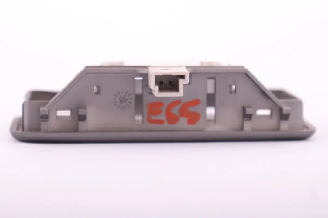 Lampka wnętrza oświetlenie lusterka do BMW 7 E65 E66 o numerze 6902972 BMW 7 E65 E66 Lampka wnętrza oświetlenie lusterka - SKU 6902972 - Numer Części 6902972