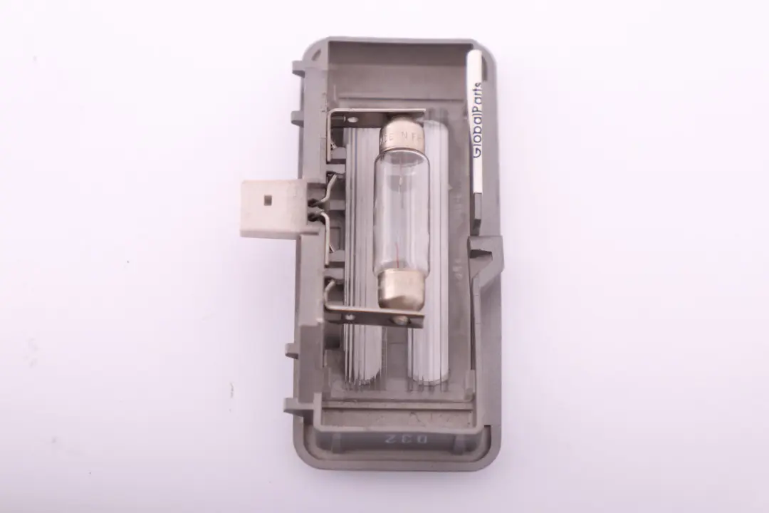 Lampka wnętrza oświetlenie lusterka do BMW 7 E65 E66 o numerze 6902972 BMW 7 E65 E66 Lampka wnętrza oświetlenie lusterka - SKU 6902972 - Numer Części 6902972