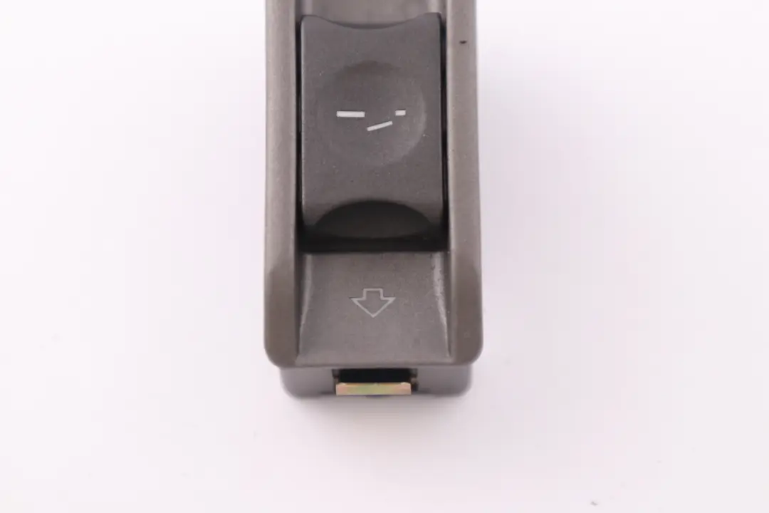 Interruttore Tettuccio Panoramico per BMW E65 E66 con numero di parte 6904291 BMW E65 E66 Interruttore Tettuccio Panoramico - SKU 6904291 - Numero di parte 6904291