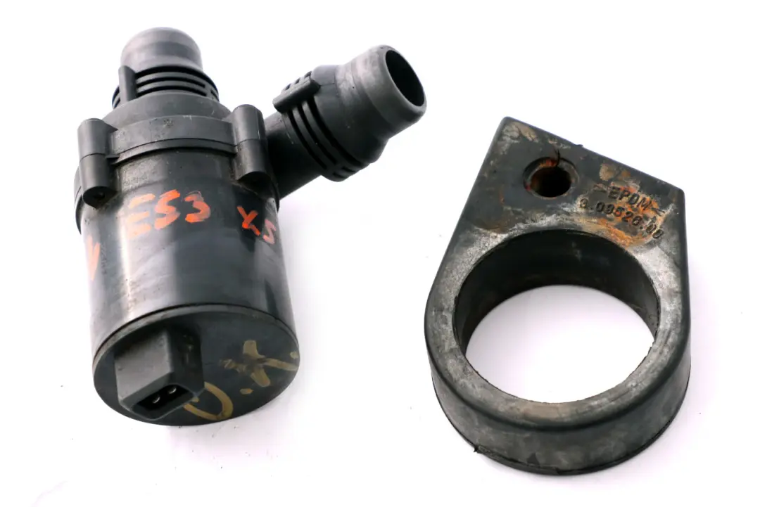 BMW E53 M62 N62 Bomba De agua adicional - SKU 6904496 - Número de pieza 6904496