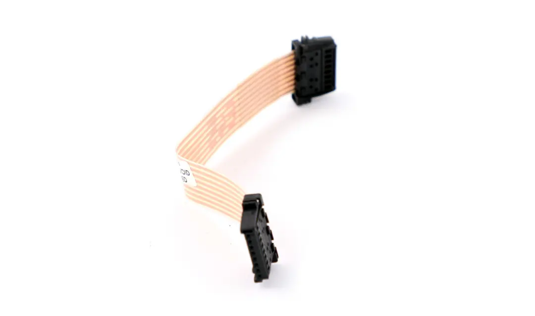 Bandleitung Diversity-Antennentuner 6112 pour BMW 7 E65 E66 à propos du numéro de pièce 61126904620 BMW 7 E65 E66 Bandleitung Diversity-Antennentuner 6112 - SKU 6904620 - Numéro de pièce 61126904620