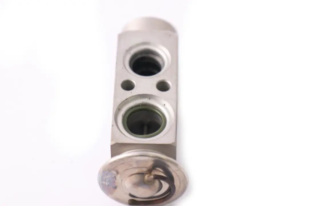 Soupape de Decharge Climatisation 6410 pour BMW Serie E65 E66 E67 à propos du numéro de pièce 6906268 BMW Serie E65 E66 E67 Soupape de Decharge Climatisation 6410 - SKU 6906268 - Numéro de pièce 6906268