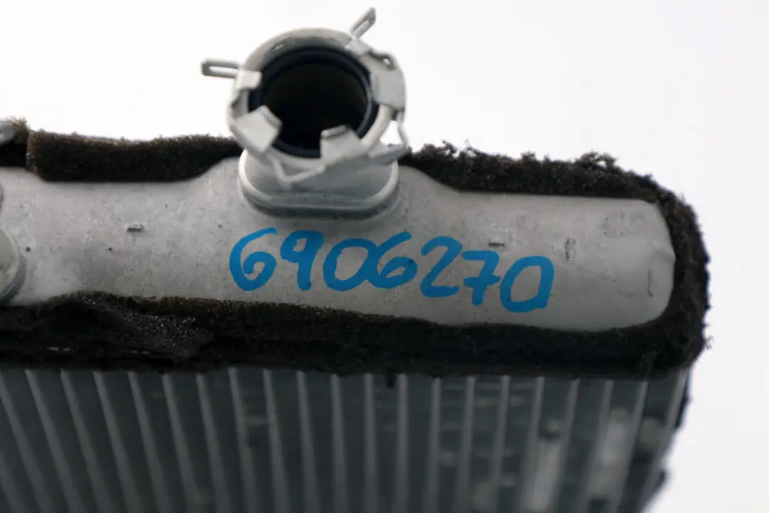Radiatore Automatico Aria Condizionata 6411 per BMW E65 con numero di parte 6906270 BMW E65 Radiatore Automatico Aria Condizionata 6411 - SKU 6906270 - Numero di parte 6906270