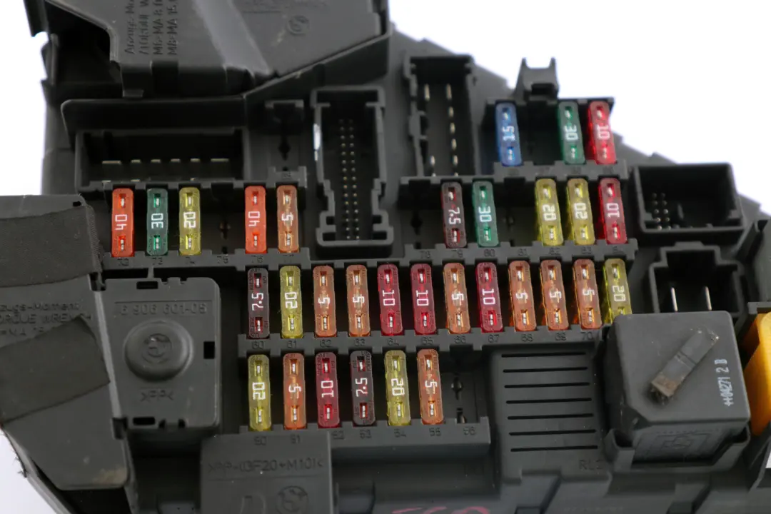 Boîtier Relais BMW E60 E61 E63 E64 Fusible De Distribution Arrière pour à propos du numéro de pièce 6906588 Boîtier Relais BMW E60 E61 E63 E64 Fusible De Distribution Arrière - SKU 6906558 - Numéro de pièce 6906588