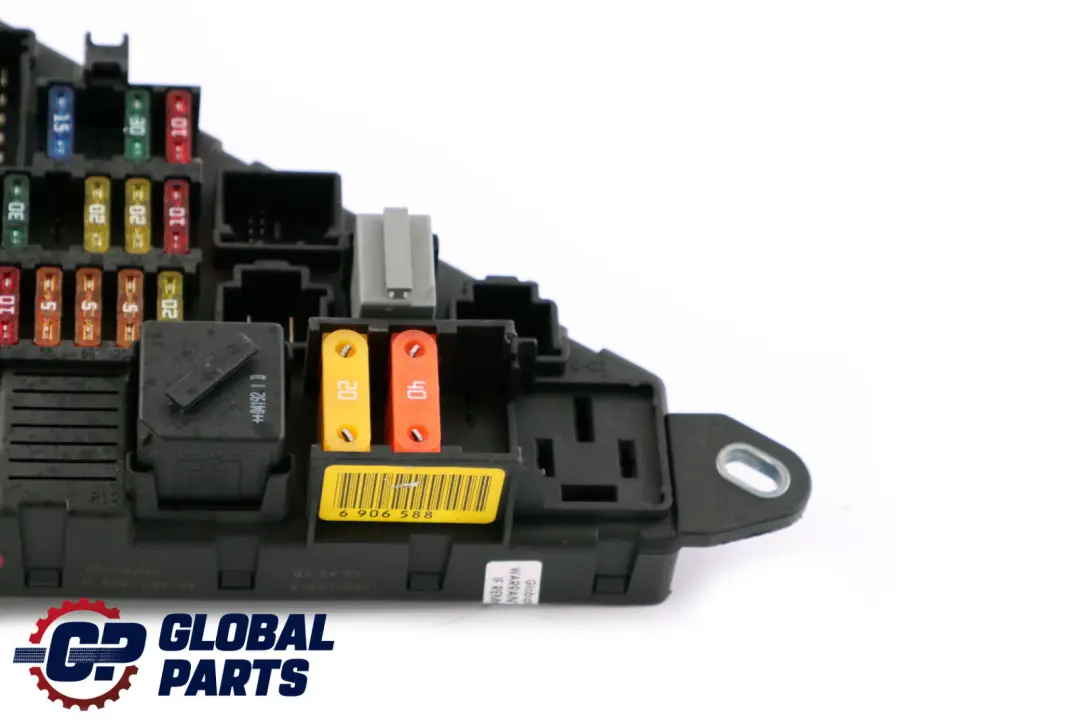 Distribucion de Energia Caja Fusibles Rele Trasero para BMW E60 E61 con número de pieza 6906588 BMW E60 E61 Distribucion de Energia Caja Fusibles Rele Trasero - SKU 6906588 - Número de pieza 6906588