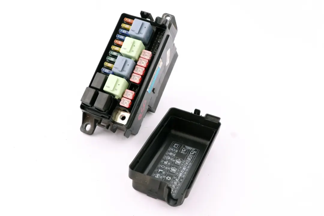Boîte Fusibles Distribution Alimentation Avant pour Mini One R50 R52 R53 à propos du numéro de pièce 6906614 Mini One R50 R52 R53 Boîte Fusibles Distribution Alimentation Avant - SKU 6906614 - Numéro de pièce 6906614
