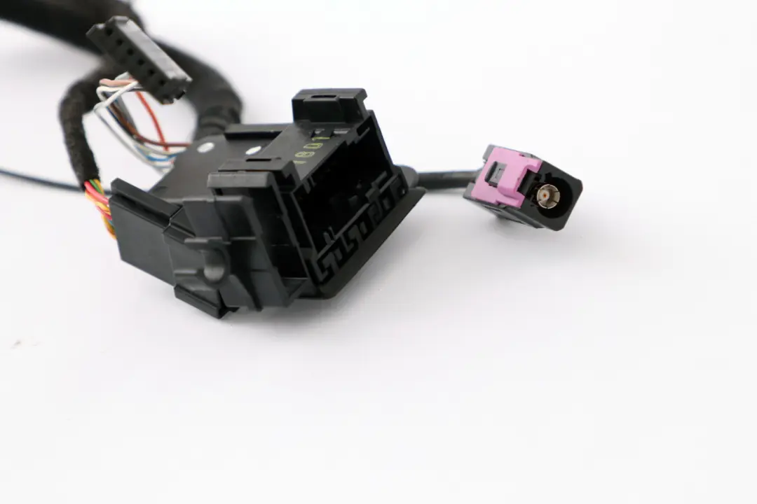 Centre Armrest Motorola V3690 Telephone Leather Black to BMW X5 Series E53 with Part number 6907042 BMW X5 Series E53 Centre Armrest Motorola V3690 Telephone Leather Black - SKU 6907042 - Part number 6907042