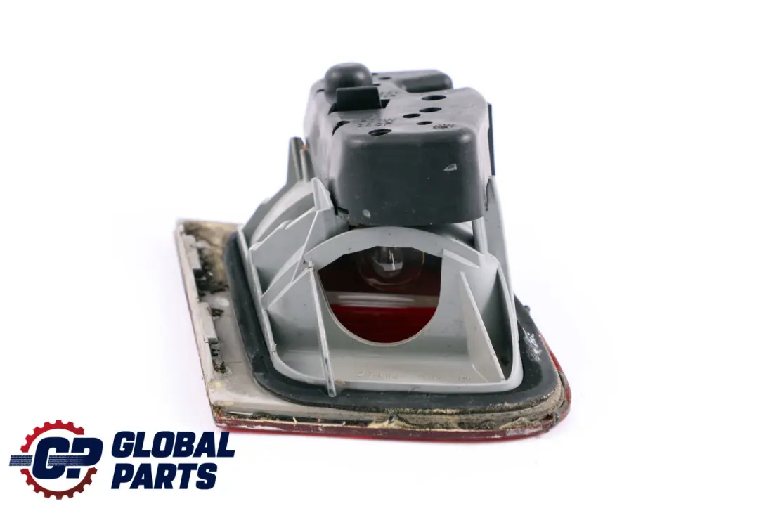 Heckleuchte Heckklappe Rechts Weiss für BMW 3 er E46 mit Teilenummer 6910538 BMW 3 er E46 Heckleuchte Heckklappe Rechts Weiss - SKU 6910538 - Teilenummer 6910538