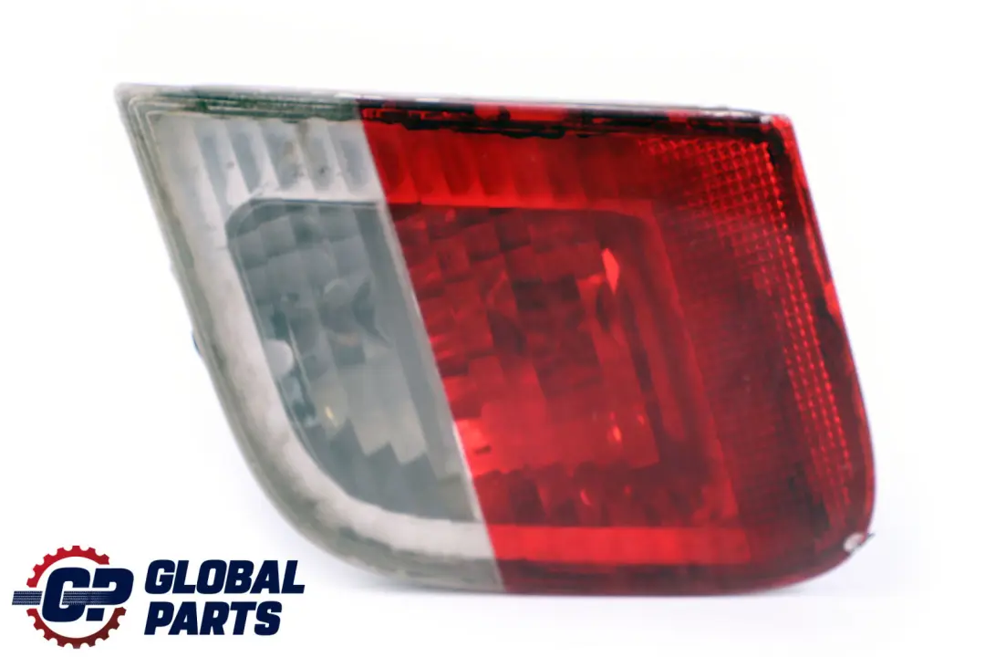 Heckleuchte Heckklappe Rechts Weiss für BMW 3 er E46 mit Teilenummer 6910538 BMW 3 er E46 Heckleuchte Heckklappe Rechts Weiss - SKU 6910538 - Teilenummer 6910538