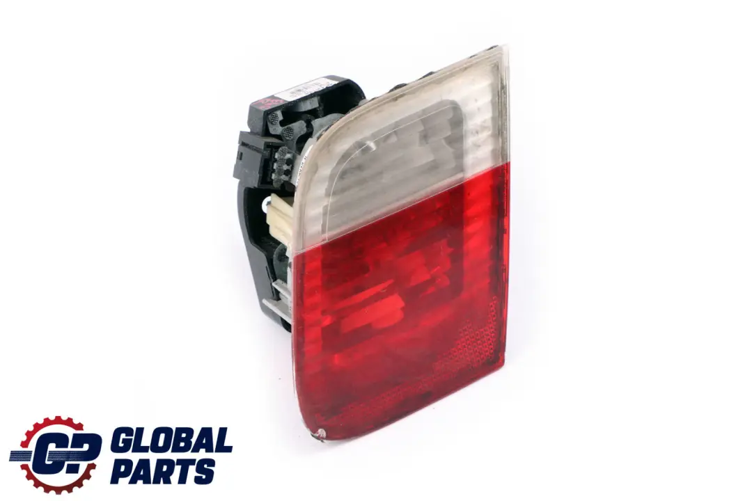 Heckleuchte Heckklappe Rechts Weiss für BMW 3 er E46 mit Teilenummer 6910538 BMW 3 er E46 Heckleuchte Heckklappe Rechts Weiss - SKU 6910538 - Teilenummer 6910538