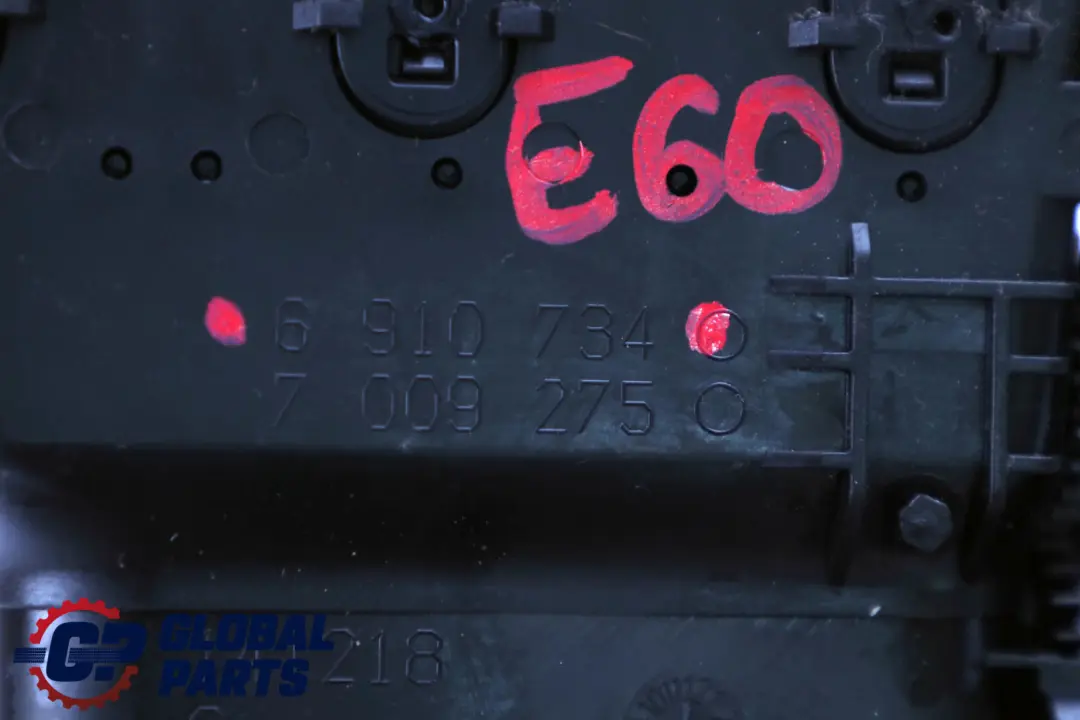 Griglia Centro Nero 6422 per BMW E60 E61 con numero di parte 6910734 BMW E60 E61 Griglia Centro Nero 6422 - SKU 6910734-1 - Numero di parte 6910734