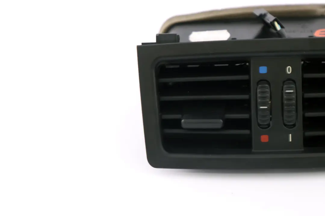 Griglia Di Aerazione Posteriore Della Console Centrale Nero per BMW E60 E61 con numero di parte 6910735 BMW E60 E61 Griglia Di Aerazione Posteriore Della Console Centrale Nero - SKU 6910735 - Numero di parte 6910735