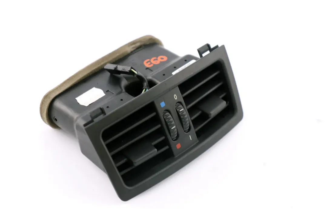 Trasera Consola Central Rejilla De ventilacion De aire fresco Negro para BMW E60 E61 con número de pieza 6910735 BMW E60 E61 Trasera Consola Central Rejilla De ventilacion De aire fresco Negro - SKU 6910735 - Número de pieza 6910735