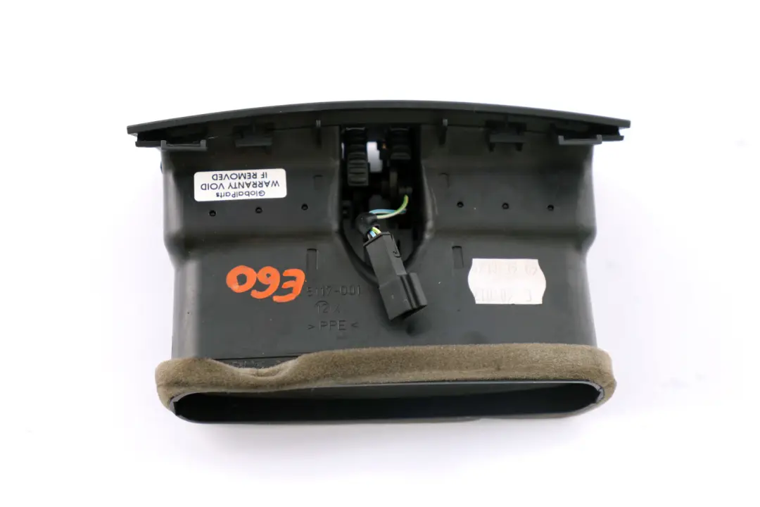 Trasera Consola Central Rejilla De ventilacion De aire fresco Negro para BMW E60 E61 con número de pieza 6910735 BMW E60 E61 Trasera Consola Central Rejilla De ventilacion De aire fresco Negro - SKU 6910735 - Número de pieza 6910735