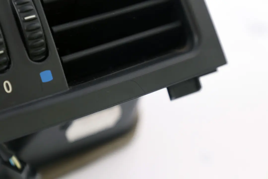 Frischluftgrill Fondraum SCHWARZ BLACK 6422 für BMW E60 E61 mit Teilenummer 6910735 BMW E60 E61 Frischluftgrill Fondraum SCHWARZ BLACK 6422 - SKU 6910735 - Teilenummer 6910735