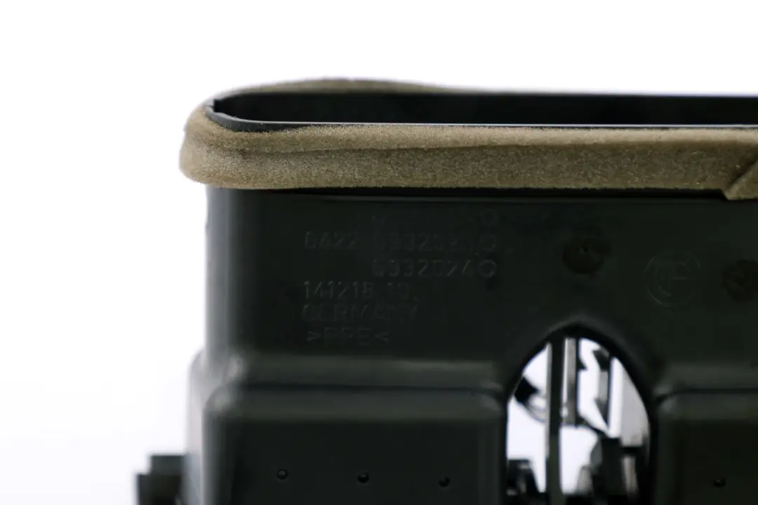 Back Centre Console Fresh Air Grille Vent Black to BMW E60 E61 Rear with Part number 6910735 BMW E60 E61 Rear Back Centre Console Fresh Air Grille Vent Black - SKU 6910735 - Part number 6910735