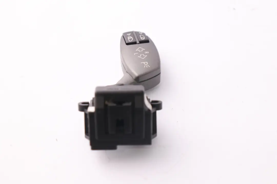 Interrupteur Blink-Abblend-Fernlicht 6131 pour BMW 7 Serie E65 E66 à propos du numéro de pièce 6911516 BMW 7 Serie E65 E66 Interrupteur Blink-Abblend-Fernlicht 6131 - SKU 6911516 - Numéro de pièce 6911516