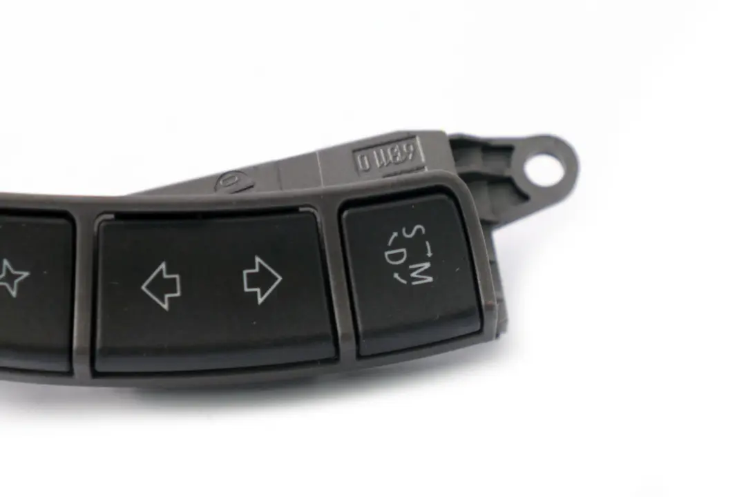 Mulifuncion Volante Boton De Control Interruptor Derecho para BMW E65 con número de pieza 6911586 BMW E65 Mulifuncion Volante Boton De Control Interruptor Derecho - SKU 6911586 - Número de pieza 6911586