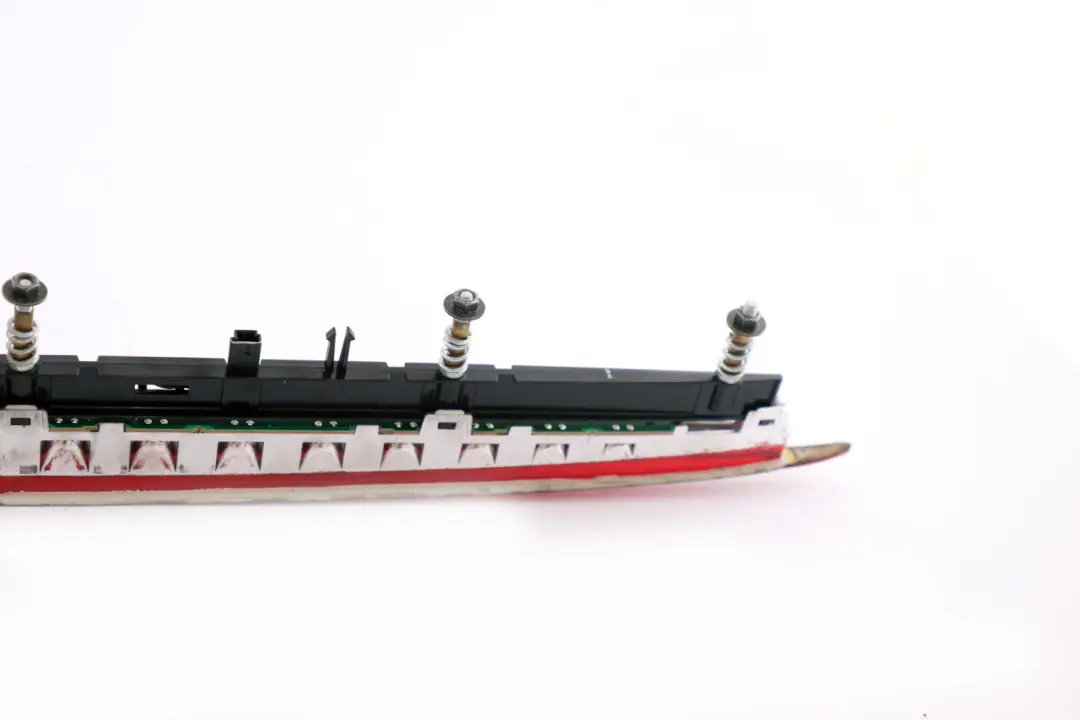 Frein Arrière Troisième Feu Stop pour BMW E64 Cabrio Convertible à propos du numéro de pièce 6911909 BMW E64 Cabrio Convertible Frein Arrière Troisième Feu Stop - SKU 6911909 - Numéro de pièce 6911909