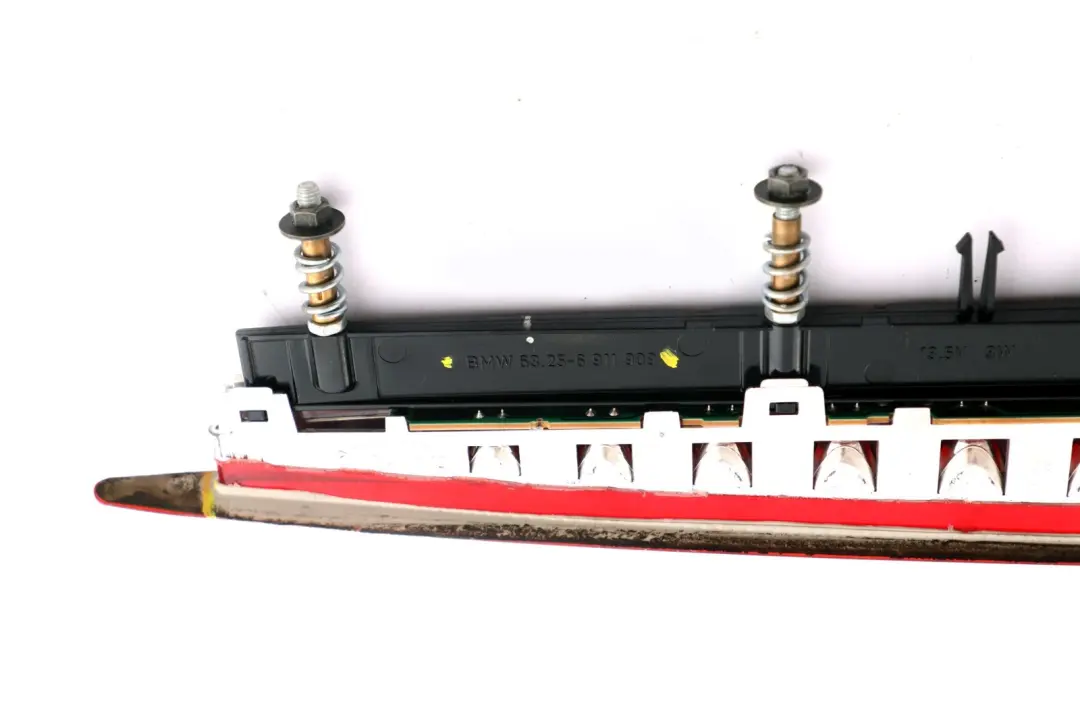 Frein Arrière Troisième Feu Stop pour BMW E64 Cabrio Convertible à propos du numéro de pièce 6911909 BMW E64 Cabrio Convertible Frein Arrière Troisième Feu Stop - SKU 6911909 - Numéro de pièce 6911909