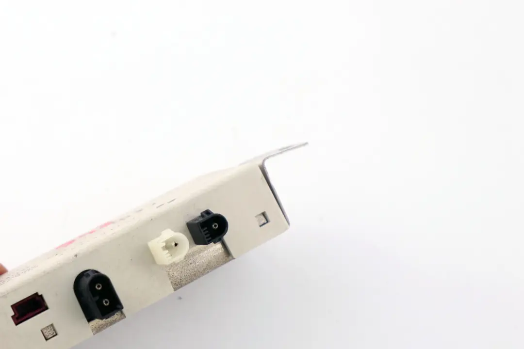 Radio Antenna Amplifier Diversity 434 MHZ to BMW 3 Series E46 with Part number 6912818 BMW 3 Series E46 Radio Antenna Amplifier Diversity 434 MHZ - SKU 6912818 - Part number 6912818