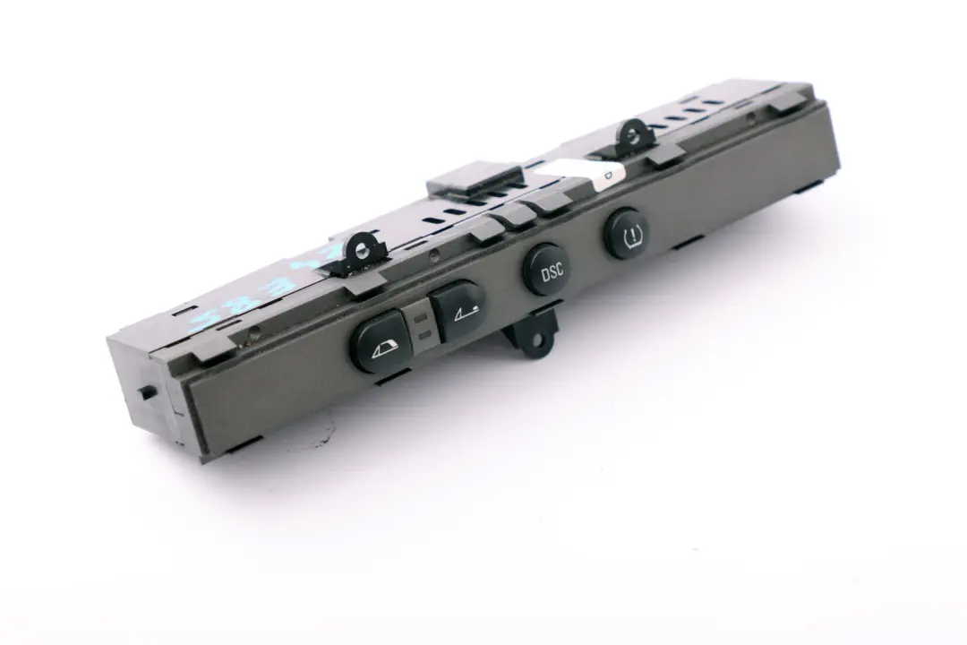 Interruttore Console Centrale Tetto Apribile DSC per BMW Z4 E85 con numero di parte 6913119 BMW Z4 E85 Interruttore Console Centrale Tetto Apribile DSC - SKU 6913119 - Numero di parte 6913119