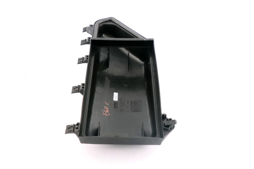 Coperchio Scatola Filtro Copertura Micro-Filtro SX per BMW E60 E61 E63 E64 con numero di parte 6913503 BMW E60 E61 E63 E64 Coperchio Scatola Filtro Copertura Micro-Filtro SX - SKU 6913503 - Numero di parte 6913503