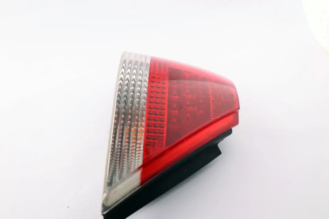 Heckleuchte Seitenwand Links Weiss für BMW 7 er E65 E66 E67 mit Teilenummer 6914285 BMW 7 er E65 E66 E67 Heckleuchte Seitenwand Links Weiss - SKU 6914285 - Teilenummer 6914285
