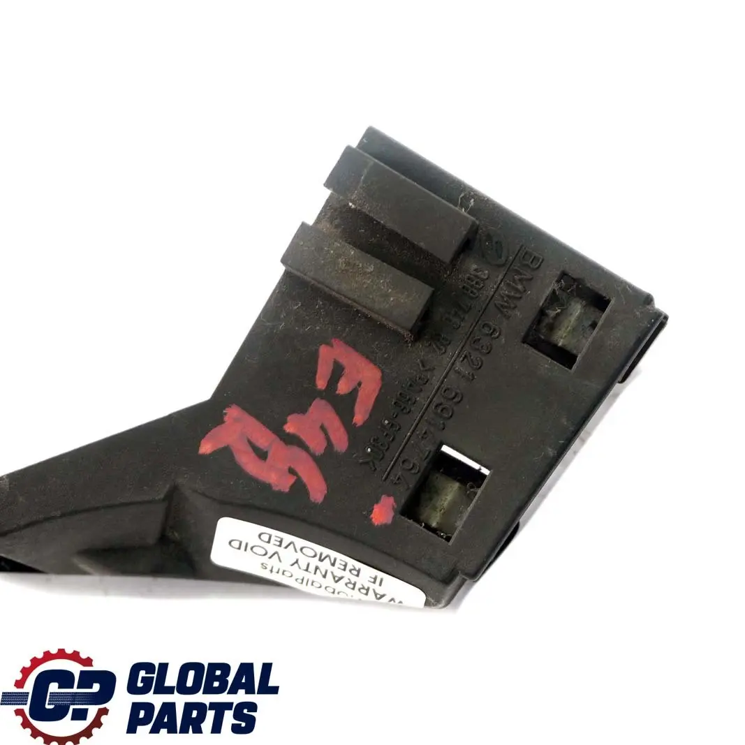 Indiactor Blinker Mount Bracket Front Right O/S to BMW 3 Series E46 with Part number 6914764 BMW 3 Series E46 Indiactor Blinker Mount Bracket Front Right O/S - SKU 6914764 - Part number 6914764